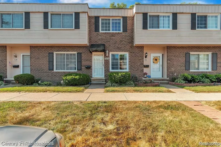 809 Estrada Drive, Belleville, MI 48111 4900