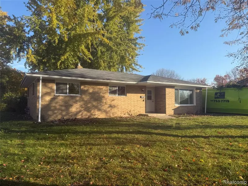 644 Meadowlawn Street, Saginaw, MI 48604 2235