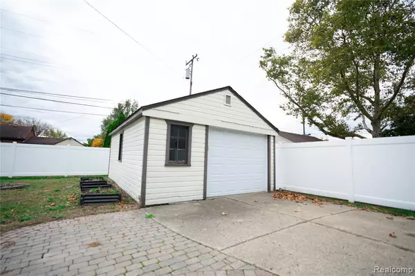 Dearborn, MI 48124 3947,20979 Audett Street