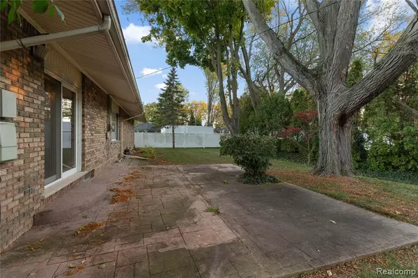 Belleville, MI 48111 2422,11558 Rickman Drive