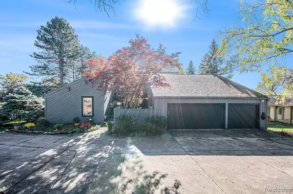 West Bloomfield, MI 48324 1407,2501 Doleman Drive