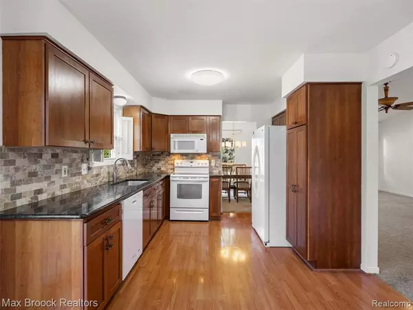 Novi, MI 48377,30951 Savannah Court