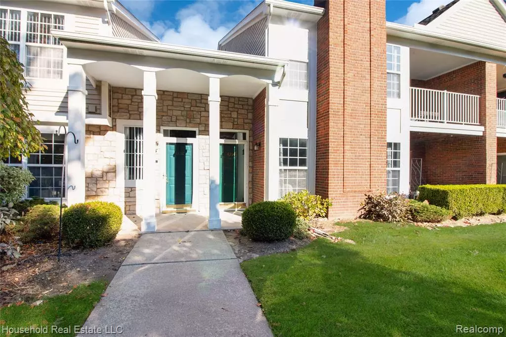 Sterling Heights, MI 48314 1203,4354 Berkshire Drive