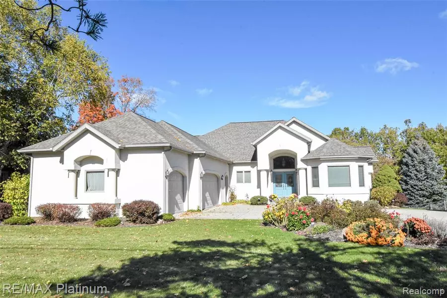 3367 E Cook Road, Grand Blanc, MI 48439 8013