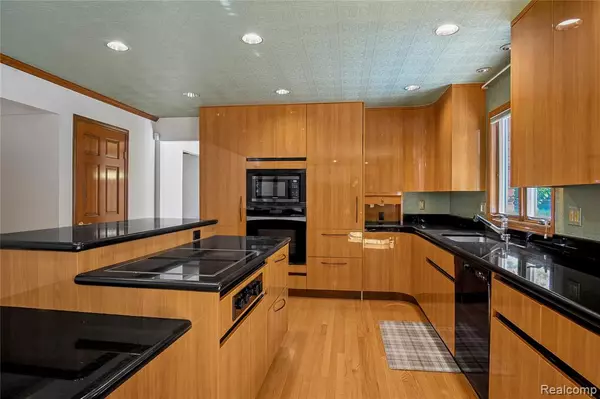 Birmingham, MI 48009 1874,1777 Fairway Drive