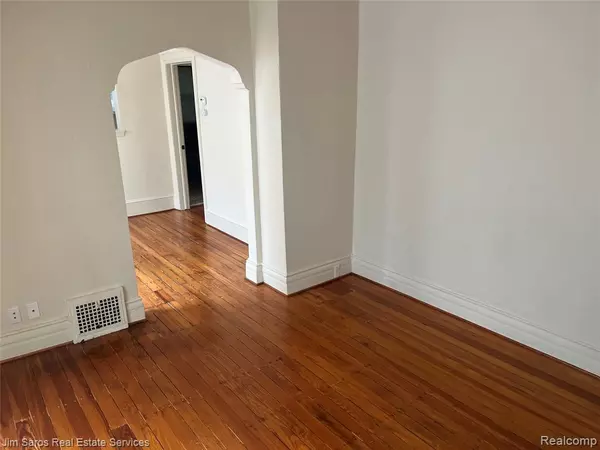 Grosse Pointe Farms, MI 48036,125 MUIR Road