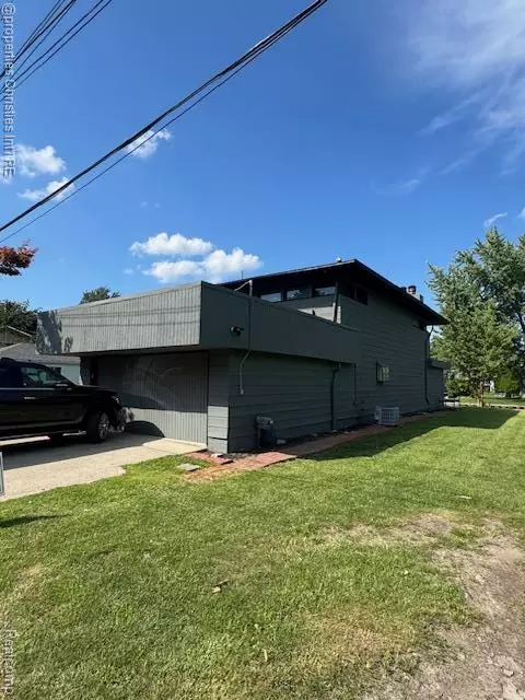 West Bloomfield, MI 48328 4784,1493 Rivona Drive