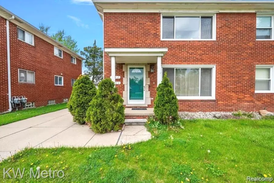 2180 Vernier Road, Grosse Pointe Woods, MI 48236 1549