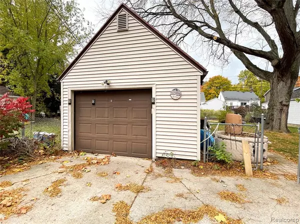 Lansing, MI 48910 3453,3114 Alden Drive