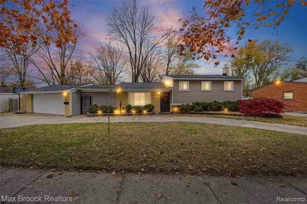 Farmington Hills, MI 48336 6052,22025 Ontaga Street