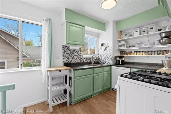 Pinckney, MI 48169 9053,612 Putnam Street