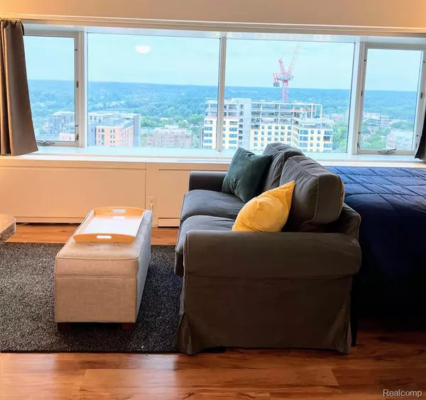 Ann Arbor, MI 48104 2428,555 E WILLIAM Street