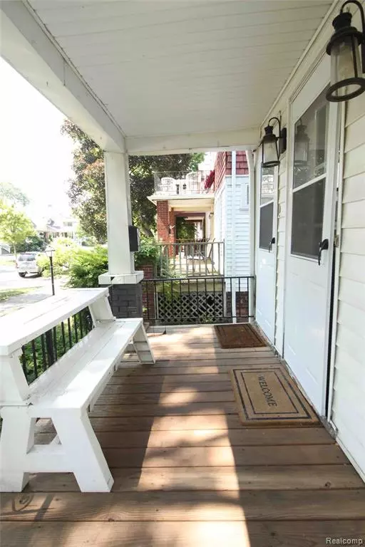 Grosse Pointe, MI 48230 1071,1324-1322 Wayburn Street