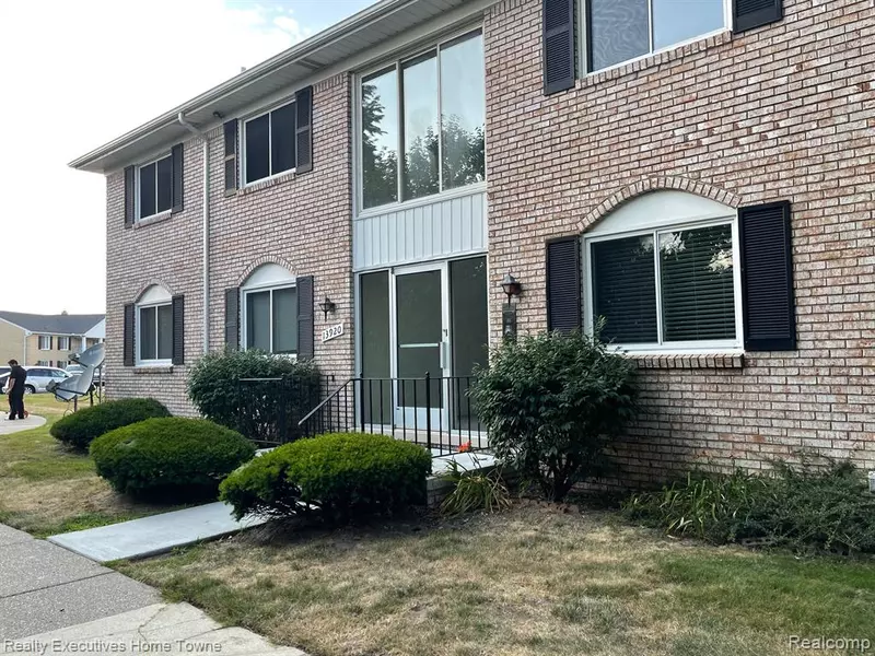 13920 CAMELOT Drive, Sterling Heights, MI 48312 2445