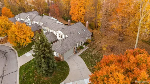 Canton, MI 48188 2075,41784 WHITE TAIL Lane