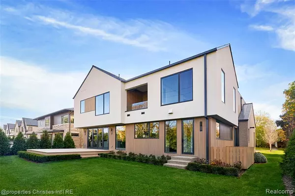 Birmingham, MI 48009 1095,1260 Lyonhurst Street