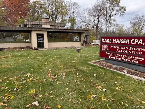 610 E Grand Blanc Road, Grand Blanc, MI 48439 1312