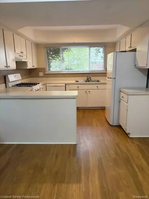 Southfield, MI 48076 1201,30201 Canterbury Drive