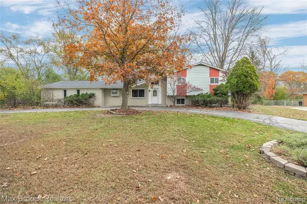 23518 Creekdale Court, Farmington Hills, MI 48336 3021