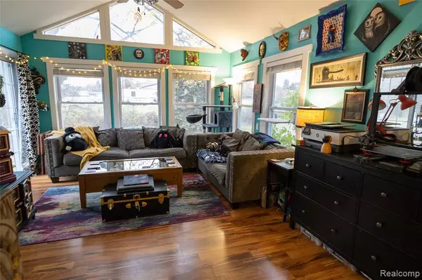 Flint, MI 48532 3235,6358 Yorkshire North Riding Road