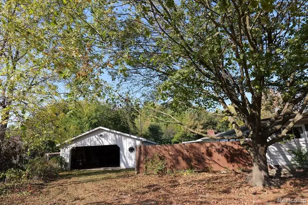 Lapeer, MI 48446 1209,1227 N Jackson Street