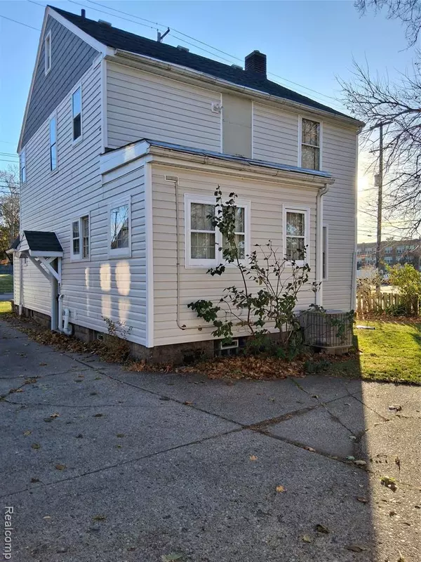 Lansing, MI 48910 9136,525 E Mount Hope Avenue