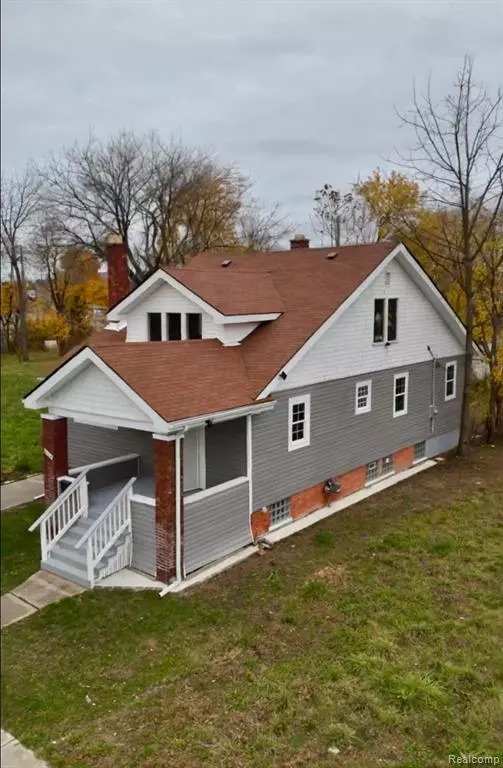 Detroit, MI 48213 1368,11160 Charlemagne Street