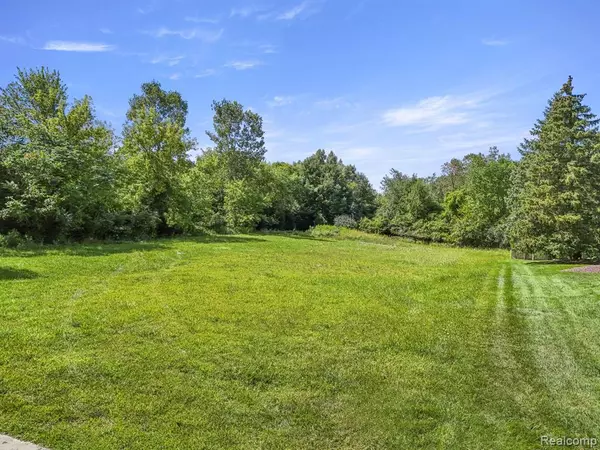 Northville, MI 48168 3543,18197 Shelley Pond Court