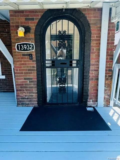 Detroit, MI 48238 2423,13932 Roselawn Street