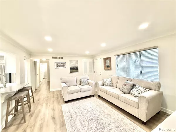 Chesterfield, MI 48047 3016,31676 Breezeway