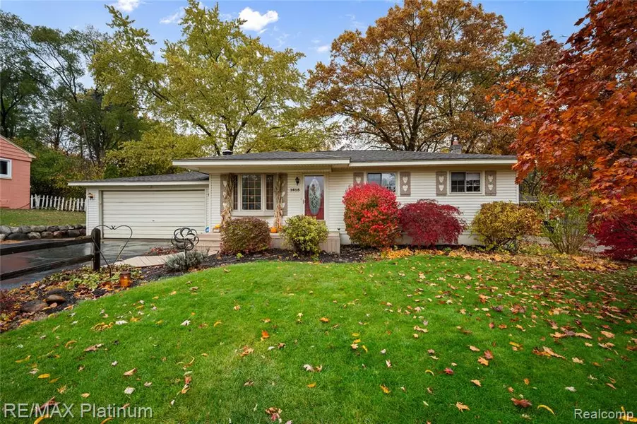 1615 Peterson Street, West Bloomfield, MI 48324 3865