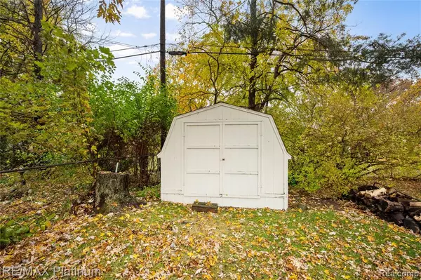 West Bloomfield, MI 48324 3865,1615 Peterson Street