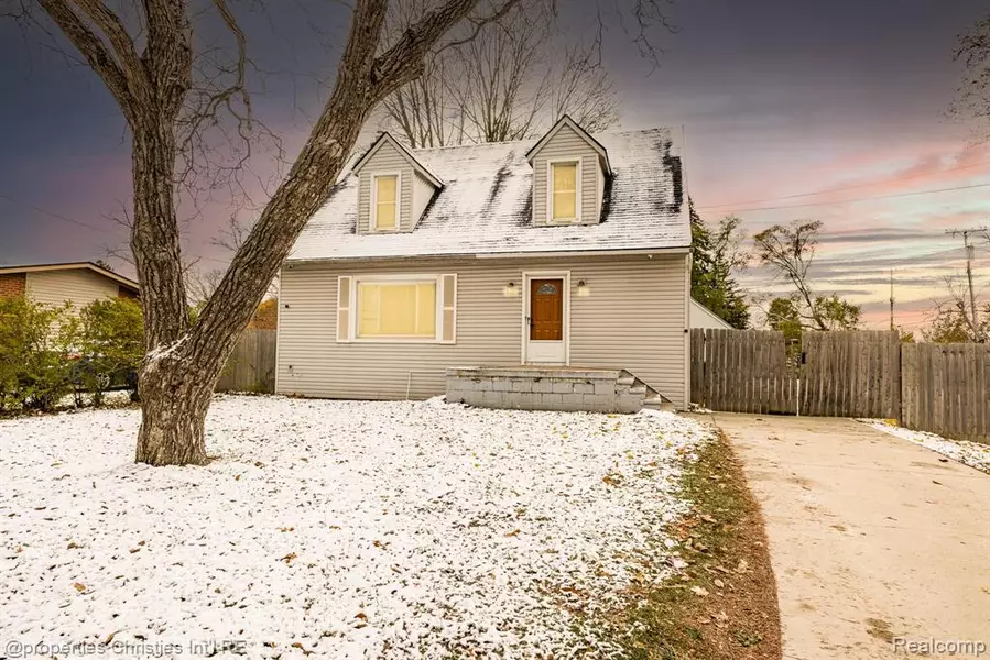 8056 Dawn Drive, Sterling Heights, MI 48314 3300