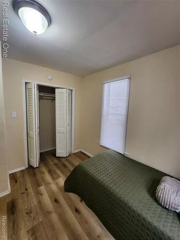 Lansing, MI 48912 1713,1128 Hickory Street