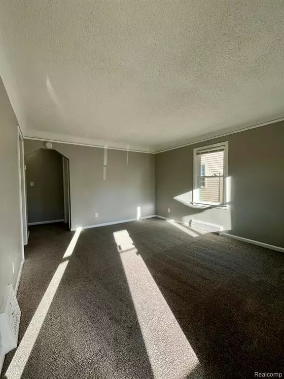 Lincoln Park, MI 48146 1481,2112 Euclid Street