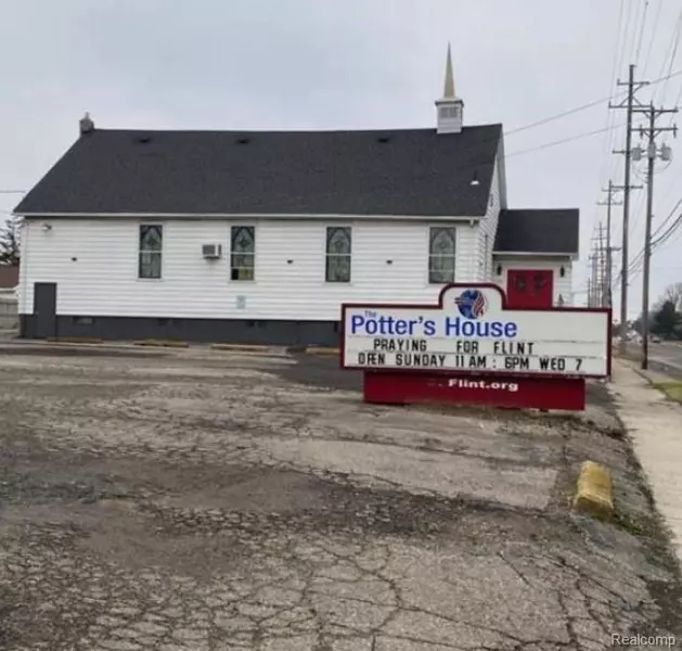 1386 E Hemphill Road, Burton, MI 48529