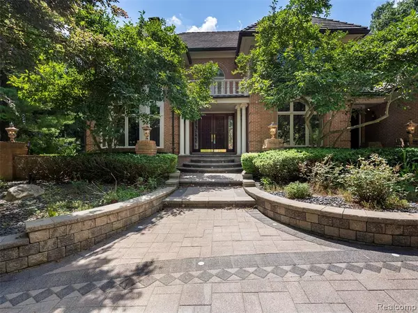 Bloomfield Hills, MI 48302 2649,5148 CREST KNOLLS