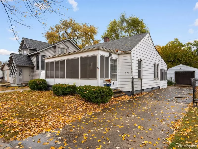 973 E Guthrie Avenue, Madison Heights, MI 48071 4330