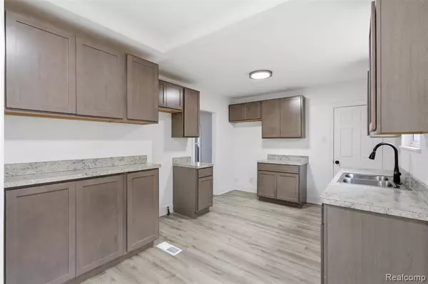 Detroit, MI 48235 1327,18690 Steel Street