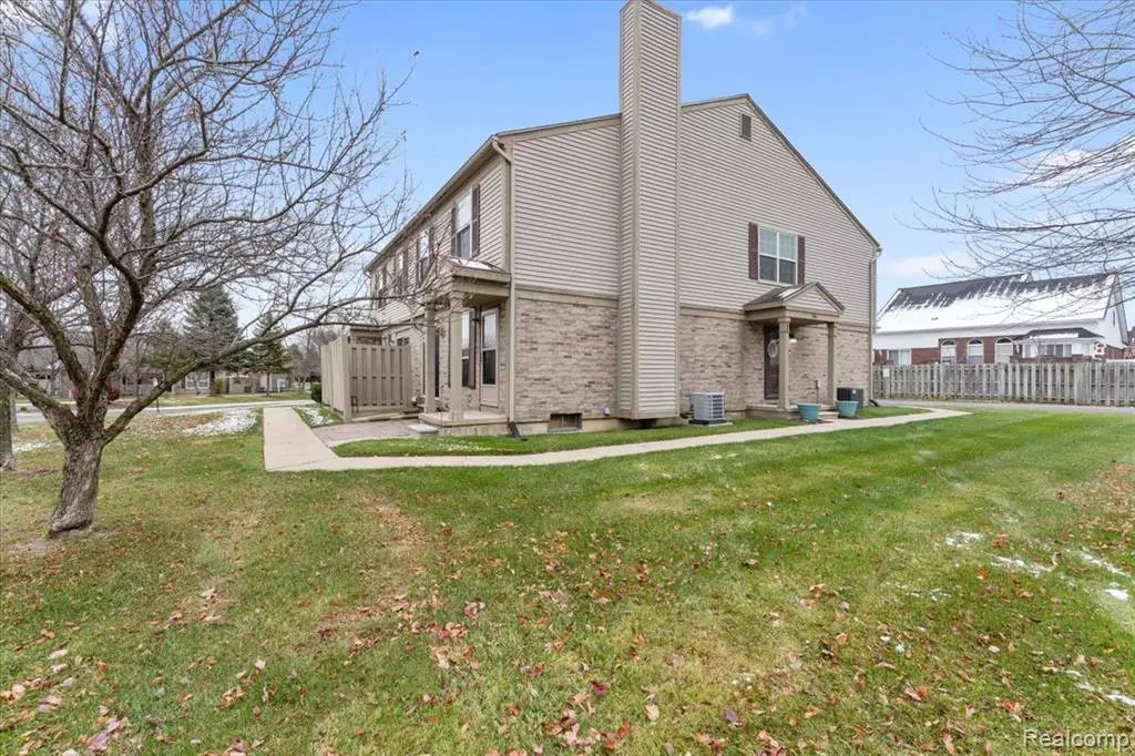 Gibraltar, MI 48173 8731,13967 Watersway Drive