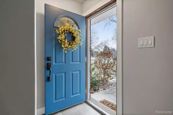 Rochester Hills, MI 48309 2172,195 Nesbit Lane