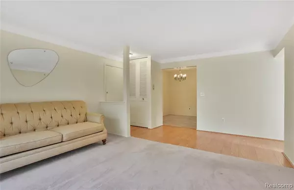 Saint Clair Shores, MI 48081 1643,22001 E 11 Mile Road