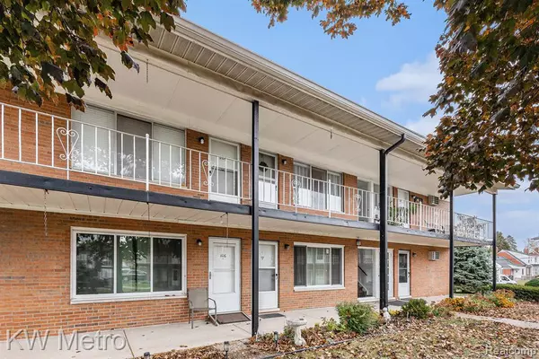 Royal Oak, MI 48073 3772,2121 Clawson Avenue