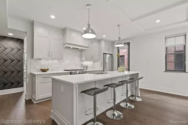 Royal Oak, MI 48067 1968,932 W 11 MILE Road