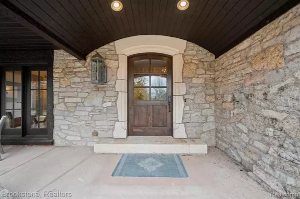 Clarkston, MI 48348 4396,8179 Towering Pines