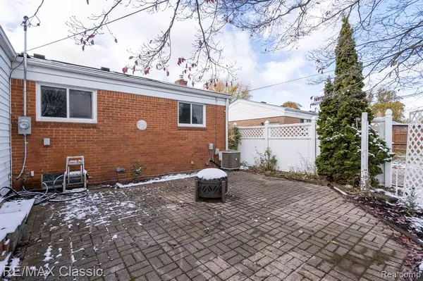 Warren, MI 48092 2342,28460 Patricia Avenue