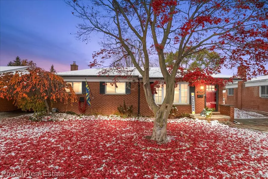 29601 Moulin Avenue, Warren, MI 48088 8527