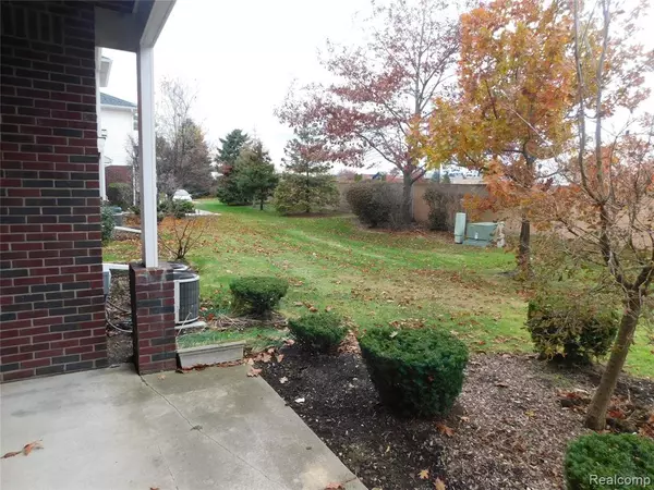 Sterling Heights, MI 48314 3156,5589 Twin Oaks Drive