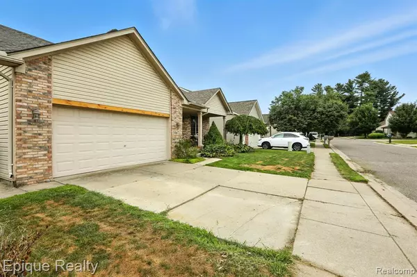 Lake Orion, MI 48362 3370,418 Converse Court