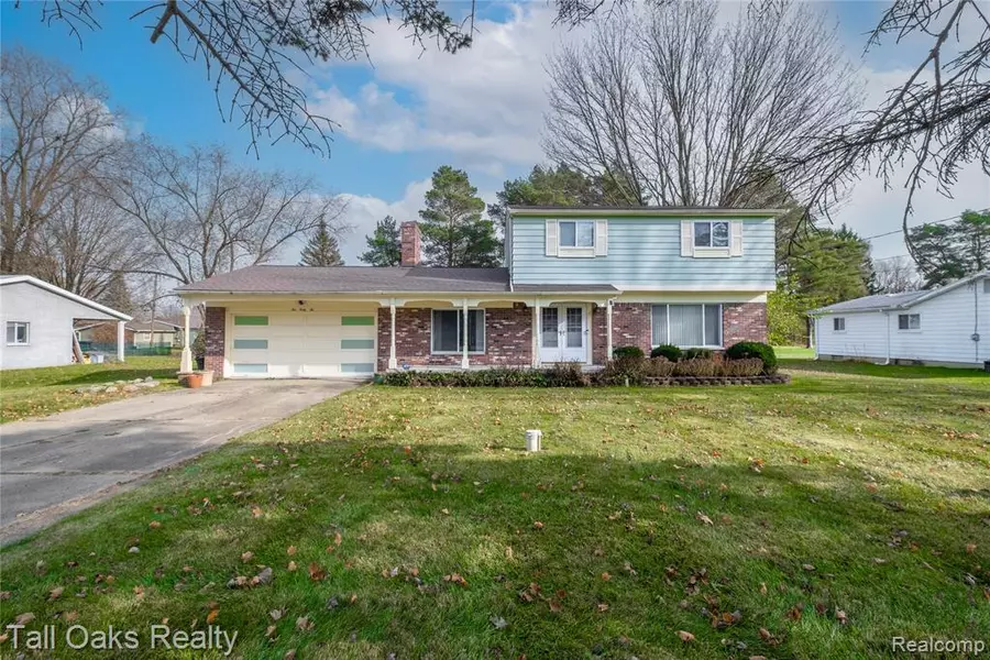 1042 Arapaho Drive, Burton, MI 48509 1416